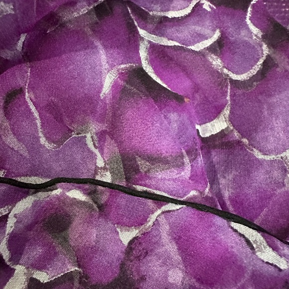 Vintage Yves Saint Laurent 100% silk scarf with original box, tissue and ribbon - Picture 10 of 11